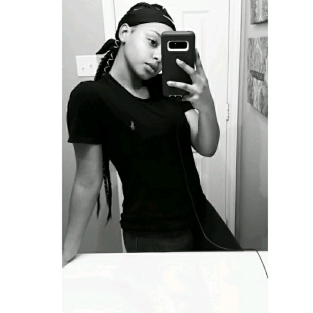 Meet your Posher, Bella 🤳🏽